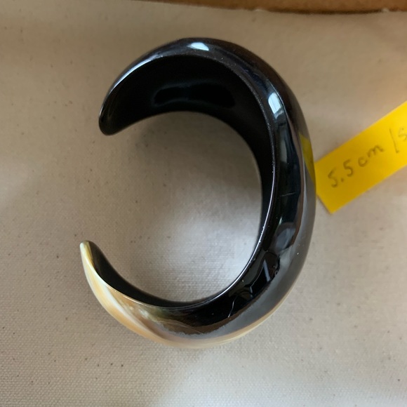 Natural Buffalo Horn cuff - Picture 8 of 8